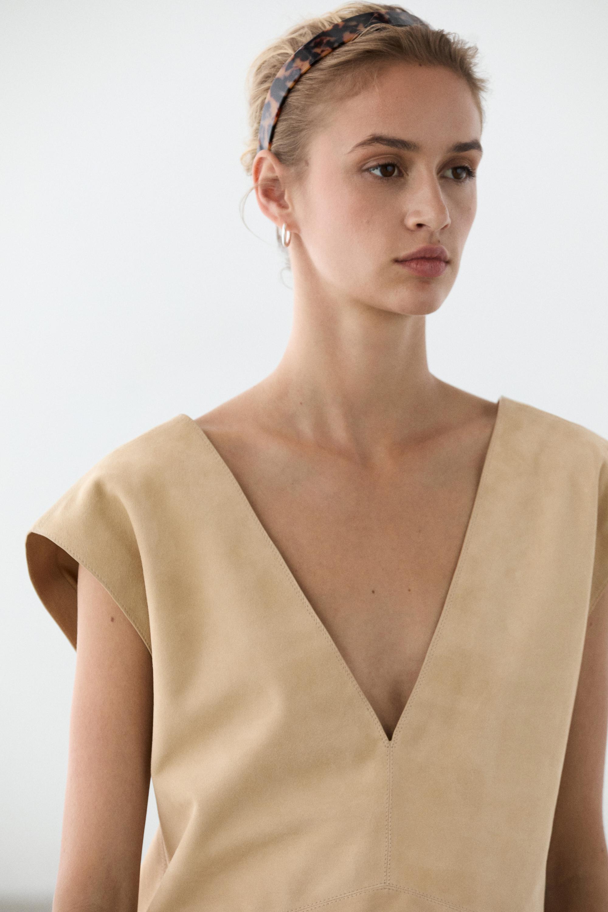 Top sans manches en cuir finition daim